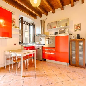 https://rosso-milano-apartment-navigli-area-retreat.italymilanhotels.net